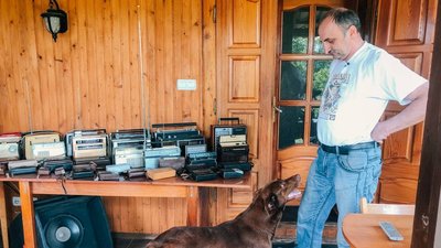 Понад 250 радіоприймачів зібрав закарпатець. Чоловік планує відкрити музей