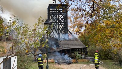 У Празі майже повністю згоріла дерев’яна церква з України. На відновлення збиратимуть гроші