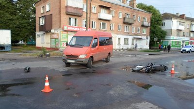 Аварія на Сумщині: зіткнулися мікроавтобус та мотоцикл, є травмовані