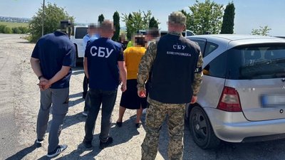 Депутатку селищної ради з Хмельниччини і її двоє дітей засудили до 15 років ув'язнення