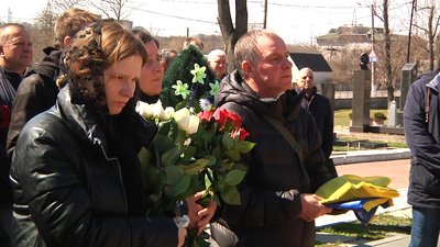 У Житомирі попрощалися з військовослужбовцем-спецпризначенцем Олександром Коблюком У Житомирі попрощалися з військовослужбовцем-спецпризначенцем Олександром Коблюком
