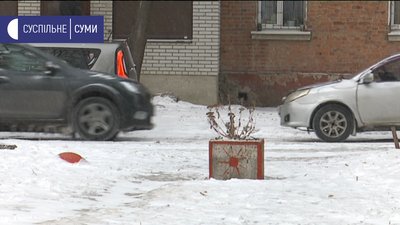 У Сумах жителі багатоповерхівок хочуть обмежити в'їзд приватних автомобілів у двір