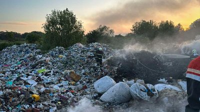 Внаслідок пожежі на сміттєзвалищі у місті Чоп травмувався 56-річний чоловік Внаслідок пожежі на сміттєзвалищі у місті Чоп травмувався 56-річний чоловік