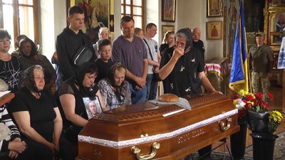 У Хмельницькому попрощалися із загиблими захисниками Василем Слободою та Олегом Нагорним У Хмельницькому попрощалися із загиблими захисниками Василем Слободою та Олегом Нагорним