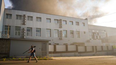 "Русскій мір" нам принесли": наслідки ракетної атаки на торговельний склад в Одесі. ВІДЕО "Русскій мір" нам принесли": наслідки ракетної атаки на торговельний склад в Одесі. ВІДЕО