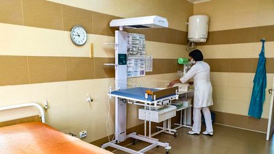 ”Хотіла бути вчителькою, але закохалась у медицину”. Кропивничанка 30 років працює акушеркою
