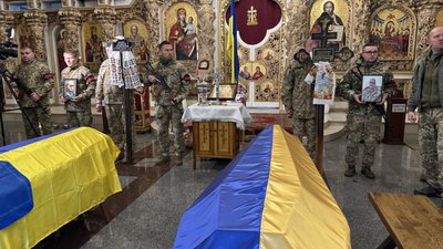 У Полтаві прощаються із двома військовими, які полягли на війні з РФ