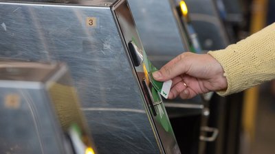 У київському метро з 1 квітня припиняють дію "зелені" картки. Як сплачувати за проїзд