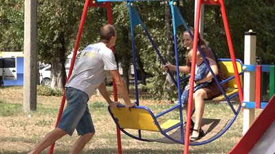 Як на Черкащині живе дворічний Миколка, якого всиновили переселенці з Краматорська