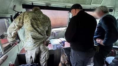 У залізничному пункті пропуску "Чоп (Дружба)" у машиніста потяга вилучили сигарети