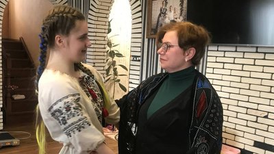 На Житомирщині шістнадцятирічна дівчина з інвалідністю пише вірші та мріє про зустріч з Залужним На Житомирщині шістнадцятирічна дівчина з інвалідністю пише вірші та мріє про зустріч з Залужним