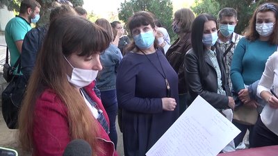 Мітинг на Херсонщині: батьки проти дистанційного навчання Мітинг на Херсонщині: батьки проти дистанційного навчання