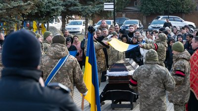 В Ужгороді попрощалися із полеглим захисником Робертом Папом В Ужгороді попрощалися із полеглим захисником Робертом Папом