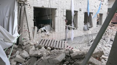 "Вікна і двері летять": очевидці про авіаудар по психоневрологічному інтернату у Свесі на Сумщині "Вікна і двері летять": очевидці про авіаудар по психоневрологічному інтернату у Свесі на Сумщині