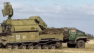На Запорізькому напрямку росіяни переміщують ППО на позиції за допомогою тягачів