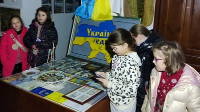 У музеї на Тернопільщині діти робили "трипільський салат"