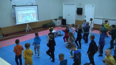 Вихованці двох дитячих садків і школи стали учасниками наймасштабнішої онлайн-руханки України в спортивно-культурному центрі "Плоскирів" Вихованці двох дитячих садків і школи стали учасниками наймасштабнішої онлайн-руханки України в спортивно-культурному центрі "Плоскирів"