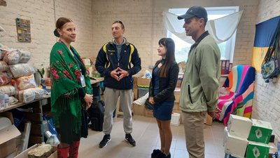 Збирають та довозять допомогу на схід: як у Луцьку працює благодійний фонд "Бусінка" Збирають та довозять допомогу на схід: як у Луцьку працює благодійний фонд "Бусінка"