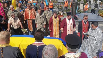На Тернопільщині попрощалися з трьома військовослужбовцями