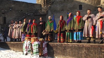 Три області зійшлися на мосту: у Кам'янці-Подільському відзначили День Соборності Три області зійшлися на мосту: у Кам'янці-Подільському відзначили День Соборності