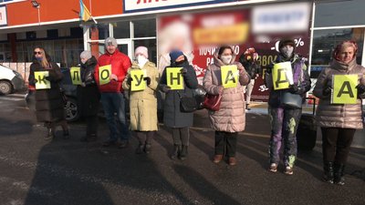 У Чернігові підприємці влаштували автопробіг проти локдауну та введення касових апаратів.