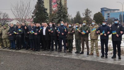 День єднання: в Ужгороді підняли прапор України. ФОТОРЕПОРТАЖ