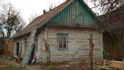 На Житомирщині в селі Городське до мистецького центру "Поліська хата" перенесуть старовинну хату
