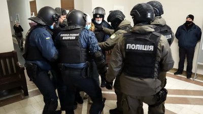 У житомирському Будинку правосуддя пройшли масштабні навчання Служби судової охорони і поліції У житомирському Будинку правосуддя пройшли масштабні навчання Служби судової охорони і поліції