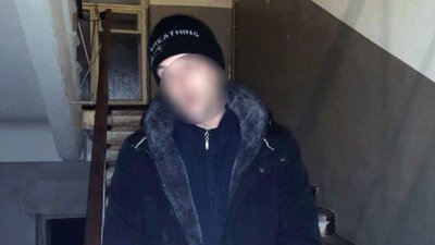 У Херсоні четверо чоловіків пограбували підлітків У Херсоні четверо чоловіків пограбували підлітків