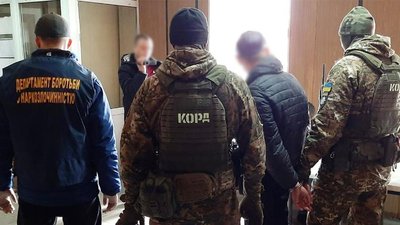 По 250 доз щоденно: на Львівщині викрили підозрюваних у збуті великих партій наркотиків По 250 доз щоденно: на Львівщині викрили підозрюваних у збуті великих партій наркотиків