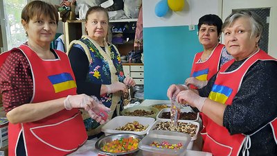 Зимове меню для військових. Кропивничанки готують та передають на фронт харчі