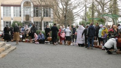 Маски та соціальна дистанція: як на Херсонщині відзначили Великдень
