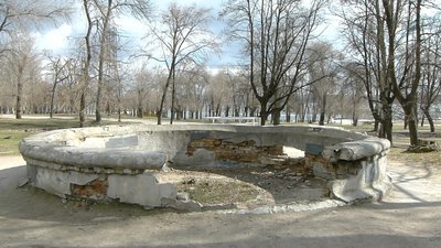 Історичну пам'ятку в парку Енергетиків пообіцяли не чіпати - хоча грошей все одно нема Історичну пам'ятку в парку Енергетиків пообіцяли не чіпати - хоча грошей все одно нема