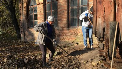 «Яку красу маємо зберегти»: на Полтавщині прибирали біля пам’ятки архітектури «Яку красу маємо зберегти»: на Полтавщині прибирали біля пам’ятки архітектури