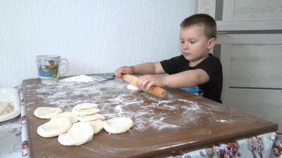 "Вареничний фронт": черкаська родина виготовляє їжу для українських захисників "Вареничний фронт": черкаська родина виготовляє їжу для українських захисників