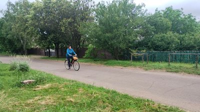 "Вдвічі швидше добиратись, можна щось підвезти". Соцпрацівниця з Кіровоградщині – про куплені для них велосипеди "Вдвічі швидше добиратись, можна щось підвезти". Соцпрацівниця з Кіровоградщині – про куплені для них велосипеди
