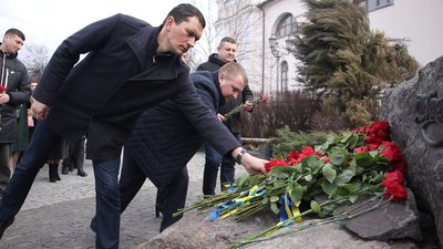 У Вінниці вшанували пам'ять українського поета Тараса Шевченка У Вінниці вшанували пам'ять українського поета Тараса Шевченка