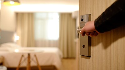 Зачинили у квартирі: У Львові бабуся з онукою допомогли поліцейським затримати грабіжника