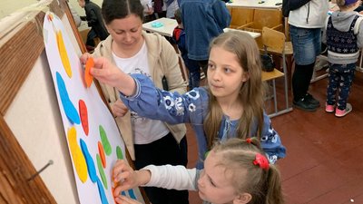 На Тернопільщині для дітей переселенців організували клуб дитячого дозвілля На Тернопільщині для дітей переселенців організували клуб дитячого дозвілля