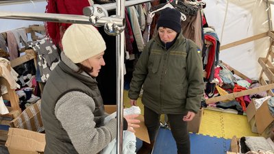 У Циркунах роздають безплатно одяг У Циркунах роздають безплатно одяг