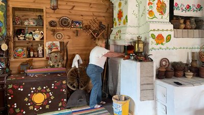 Як народжується сільська паска з печі