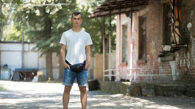 Душили, били прикладом, морили голодом. Волонтер з Дніпра про тортури, які пережив у російському полоні Душили, били прикладом, морили голодом. Волонтер з Дніпра про тортури, які пережив у російському полоні