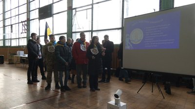 У конкурсі із керування навчальними дронами "Птахи перемоги" взяли участь вісім команд У конкурсі із керування навчальними дронами "Птахи перемоги" взяли участь вісім команд