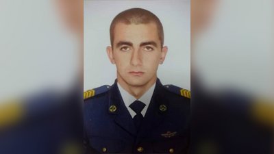 Батькам загиблого під час оборони Чернігова прикордонника вручили орден “За мужність” Батькам загиблого під час оборони Чернігова прикордонника вручили орден “За мужність”