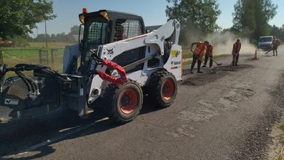 На Волині за кошти громади лагодять дорогу регіонального значення На Волині за кошти громади лагодять дорогу регіонального значення