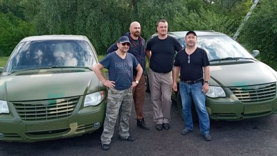 "Запитів на автомобілі багато": волонтери з Полтавщини купляють машини військовим на фронт "Запитів на автомобілі багато": волонтери з Полтавщини купляють машини військовим на фронт