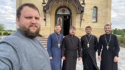 Четверо священників Тернопільщини проїхали на велосипедах 30 кілометрів, щоб відслужити молебень
