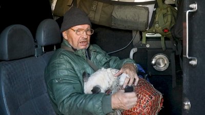 Евакуація жителі Авдіївка поліцейський екіпаж «Білий янгол» Евакуація жителі Авдіївка поліцейський екіпаж «Білий янгол»