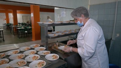 Нові норми харчування: чим годують школярів у Рівному Нові норми харчування: чим годують школярів у Рівному