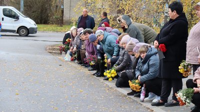 На Кіровоградщині в Онуфріївській громаді попрощалися з захисником Віктором Байдаком На Кіровоградщині в Онуфріївській громаді попрощалися з захисником Віктором Байдаком